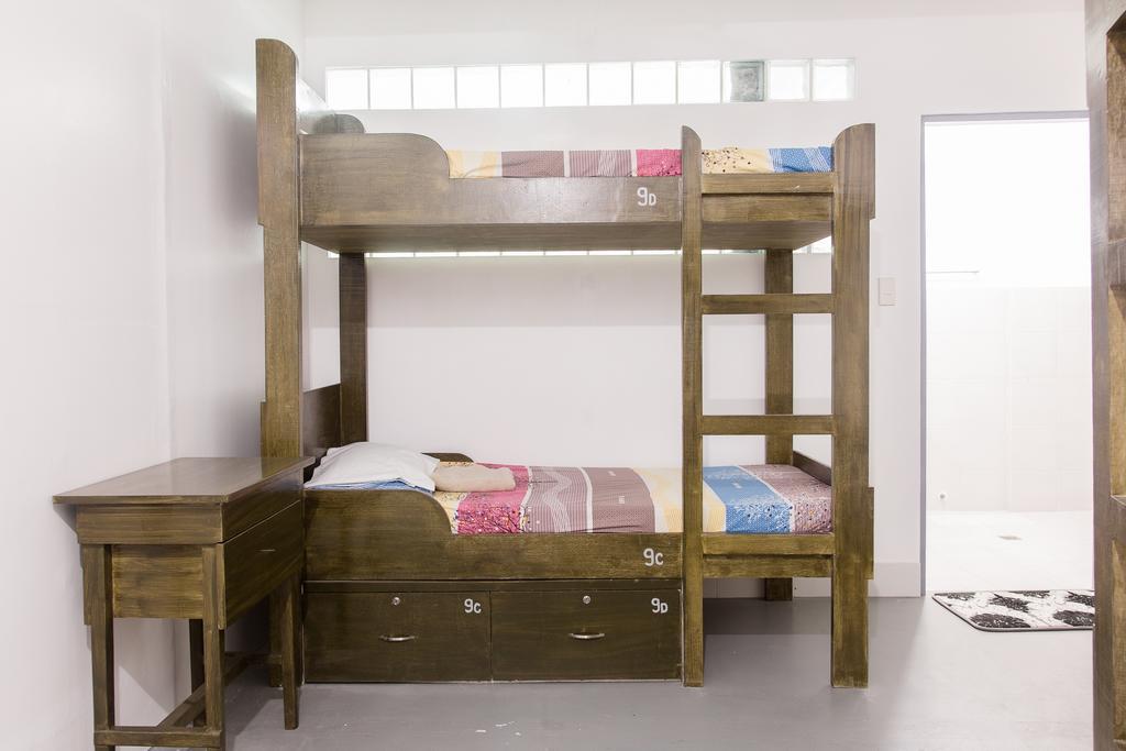 Lokal Hostel San Pedro Makati Værelse billede