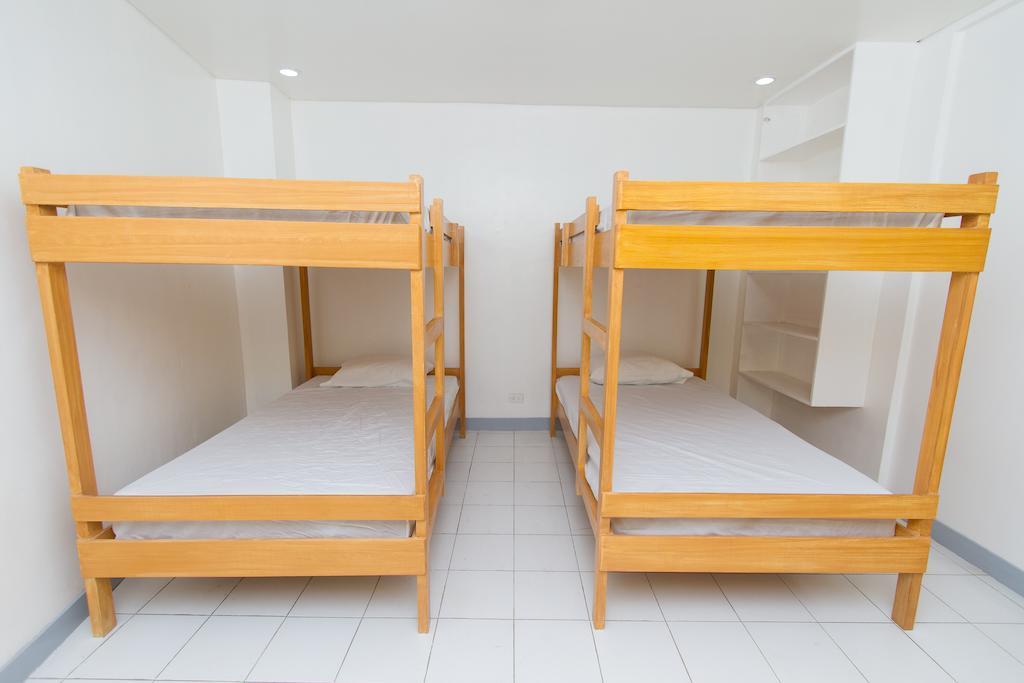Lokal Hostel San Pedro Makati Værelse billede
